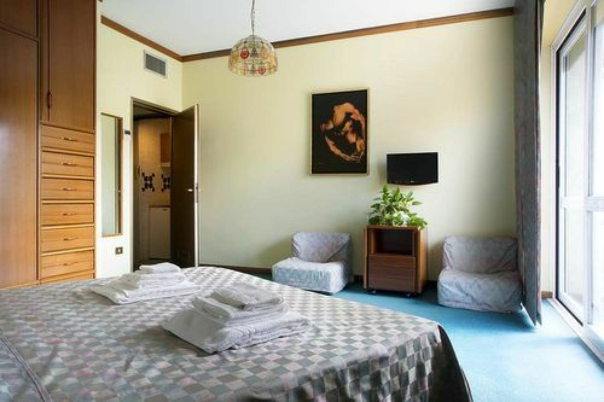 Residence Loreto Milan Bagian luar foto