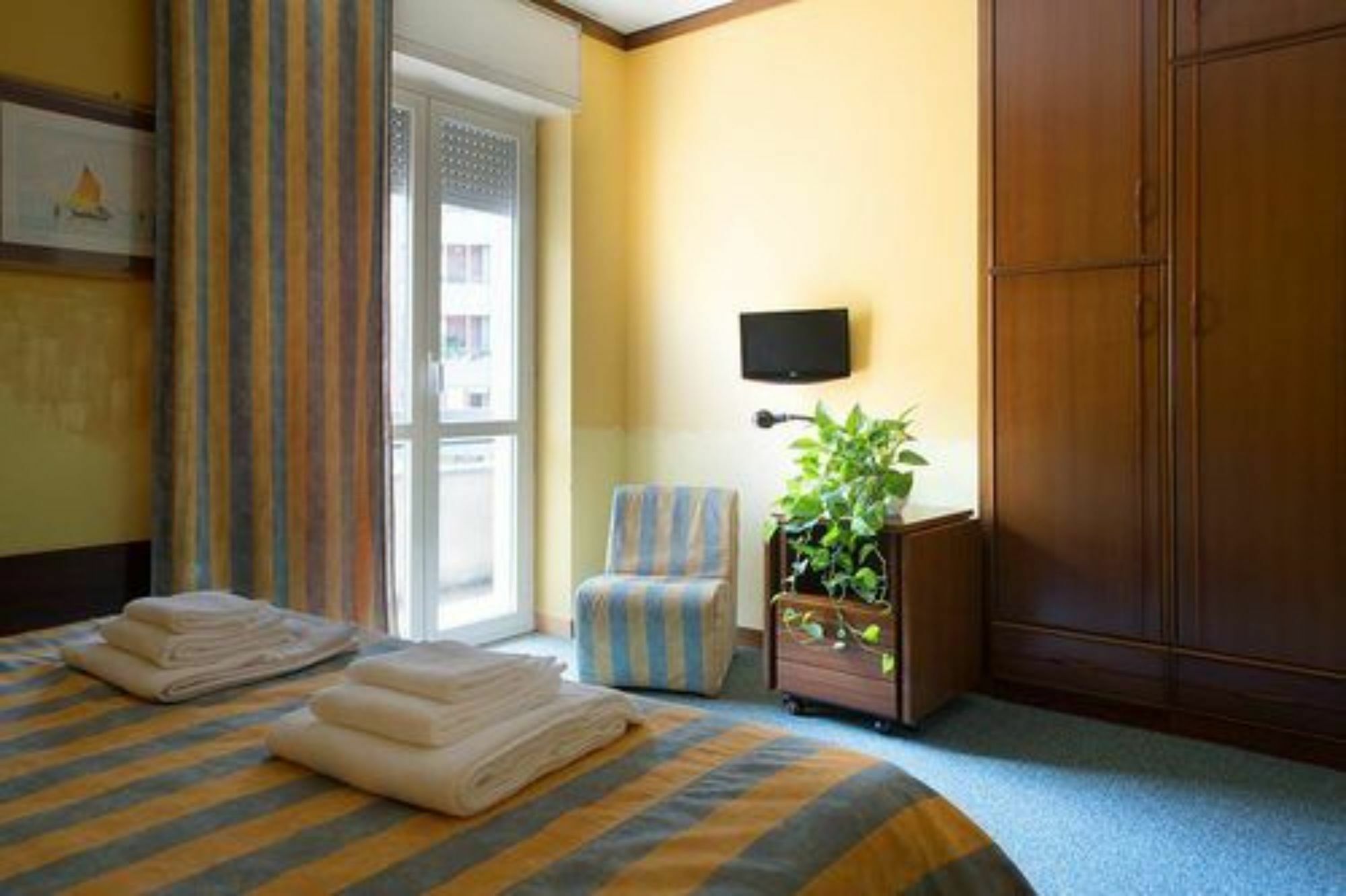 Residence Loreto Milan Bagian luar foto